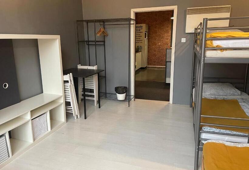 اتاق استاندارد چهارنفره با سرویس بهداشتی مشترک, Pokoje Gościnne Fresco