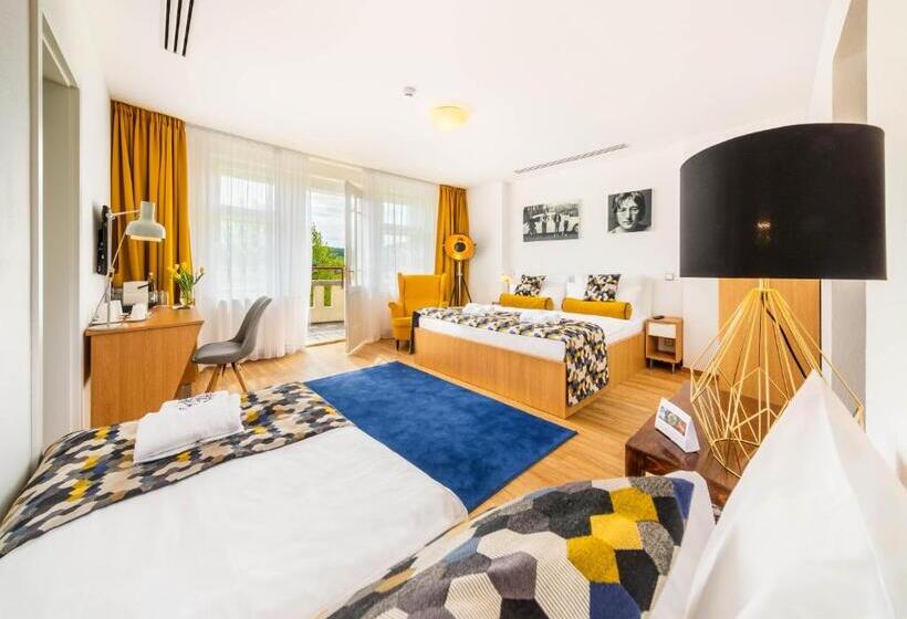 חדר סטנדרט לשלושה עם מרפסת, Boutique Hotel Villa Beatika