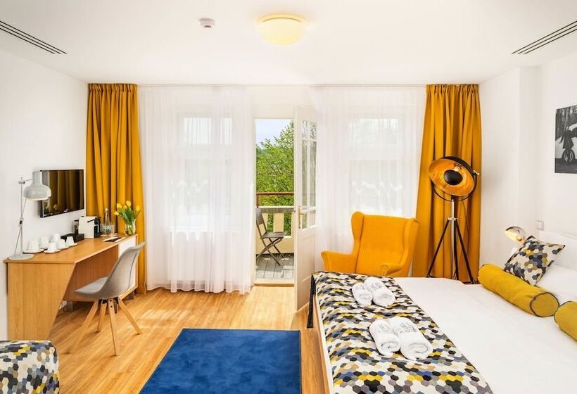 חדר סטנדרט לשלושה עם מרפסת, Boutique Hotel Villa Beatika