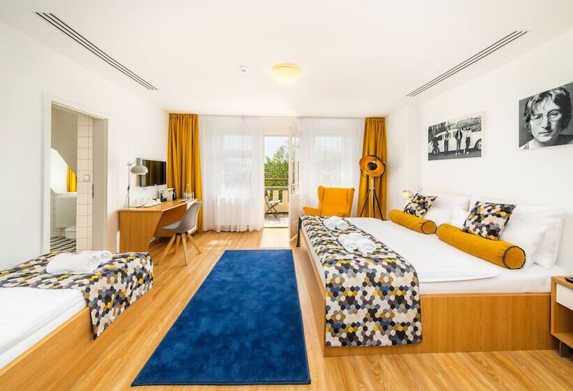 חדר סטנדרט לשלושה עם מרפסת, Boutique Hotel Villa Beatika