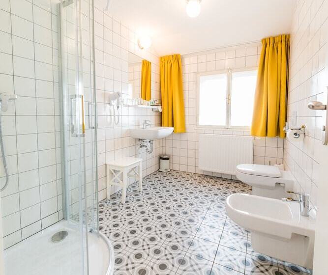 이그제큐티브 트리플, Boutique Hotel Villa Beatika