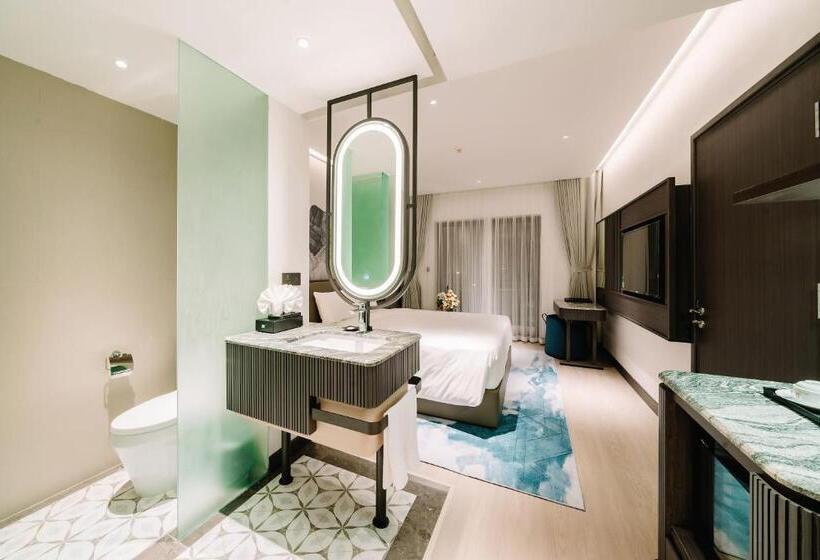 اتاق سوپریور با چشمانداز دریا, The May Legend Catba