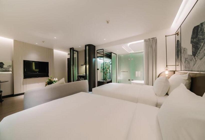 Deluxe Suite Sea View, The May Legend Catba