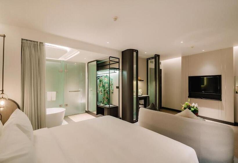 Deluxe Suite Sea View, The May Legend Catba