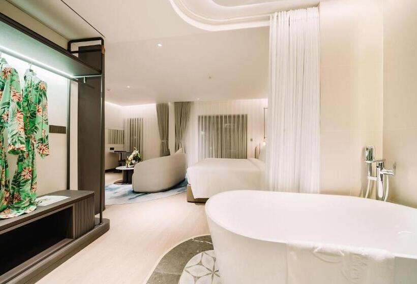 Deluxe Suite Sea View, The May Legend Catba