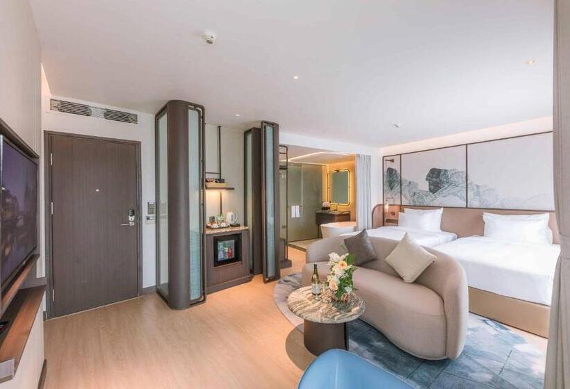 Deluxe Suite Sea View, The May Legend Catba