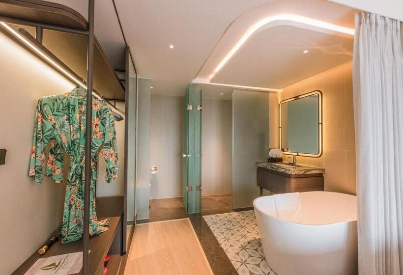 Deluxe Suite Sea View, The May Legend Catba