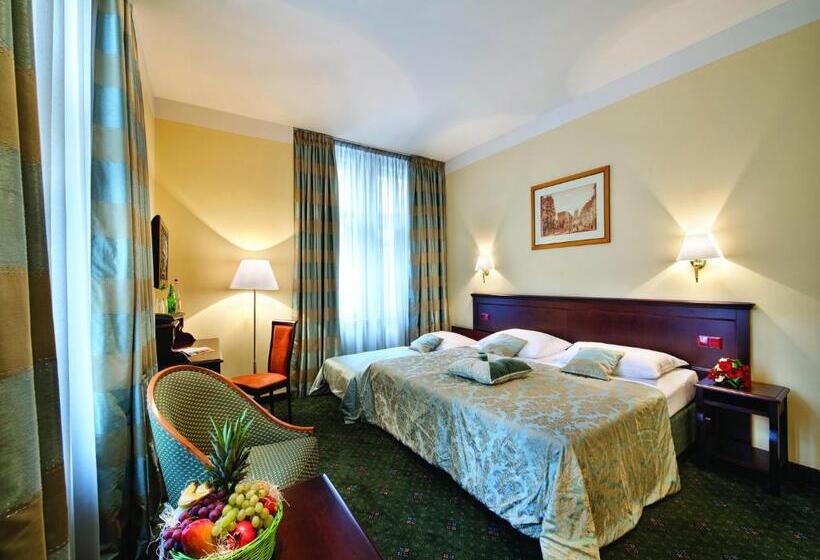 اتاق اجرایی, Ea Hotel Downtown