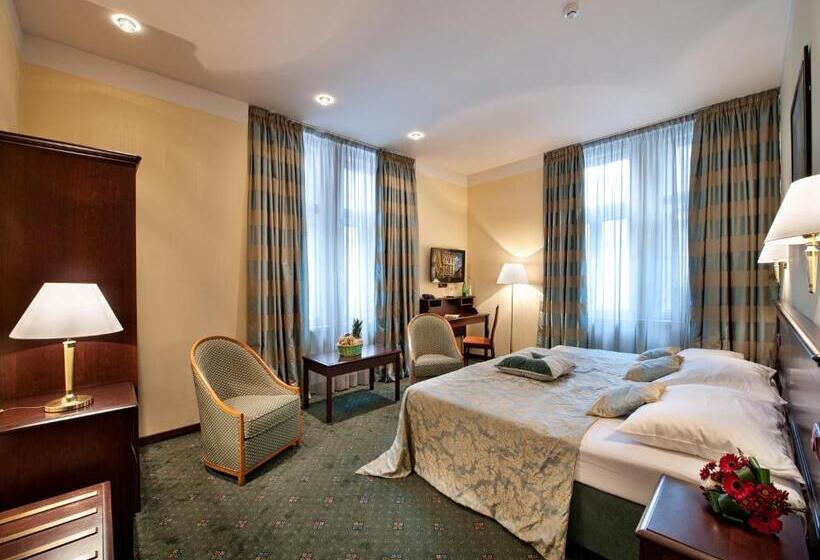 اتاق اجرایی, Ea Hotel Downtown