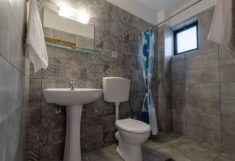 شقة غرفة واحدة, Anthia Apartments