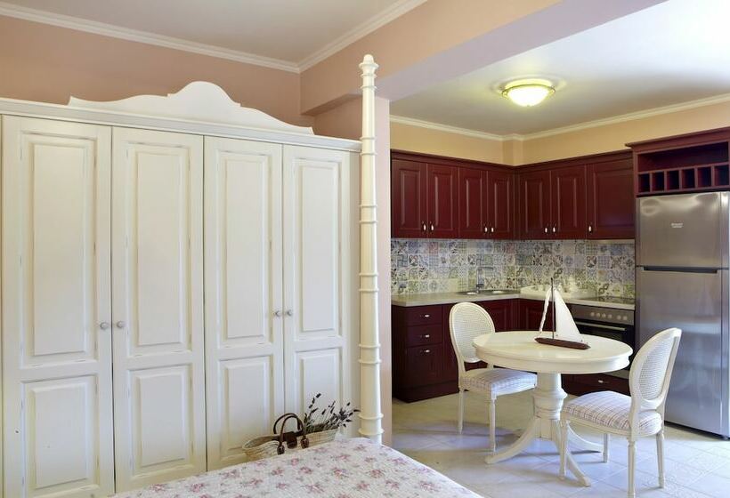 Люкс Боковой Вид на Море, Avra Private Suites