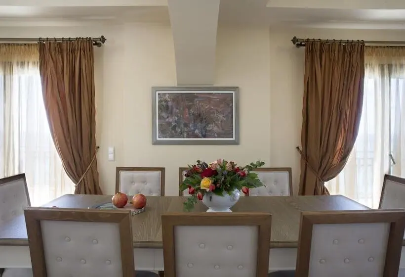 デラックススイートの３ベッドルーム, Avra Private Suites