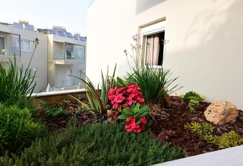 スタンダードスタジオ, Blue Horizon Apartments