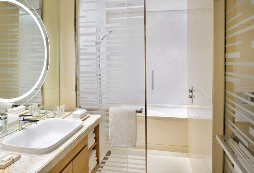 可观景的套房, Crowne Plaza Dubai Marina, An Ihg