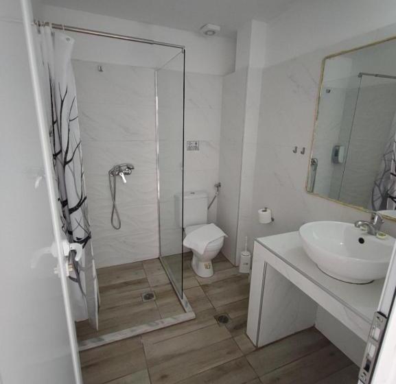 סטודיו משפחתי, Golden Beach