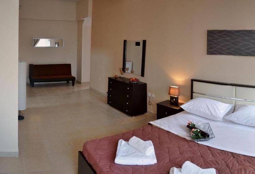 דירת שני חדרים, Golden Beach