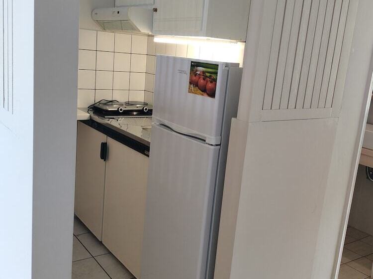 סטודיו סטנדרטי נוף לים, Captain Nick Apart