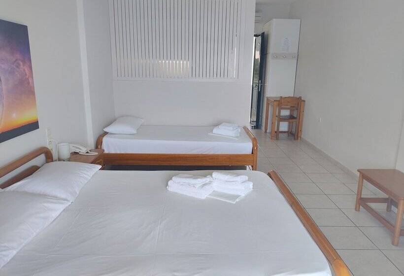 סטודיו סטנדרטי נוף לים, Captain Nick Apart