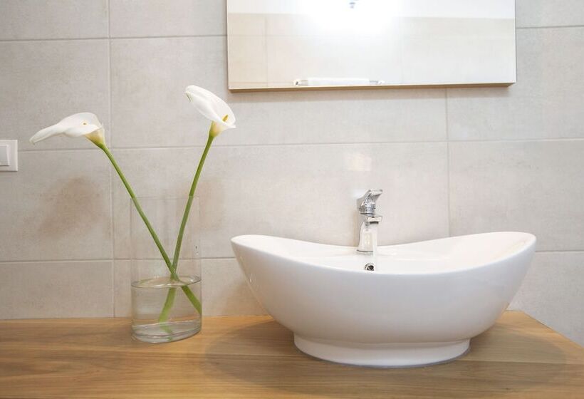 דירת חדר נוף לים, Captain Nick Apart