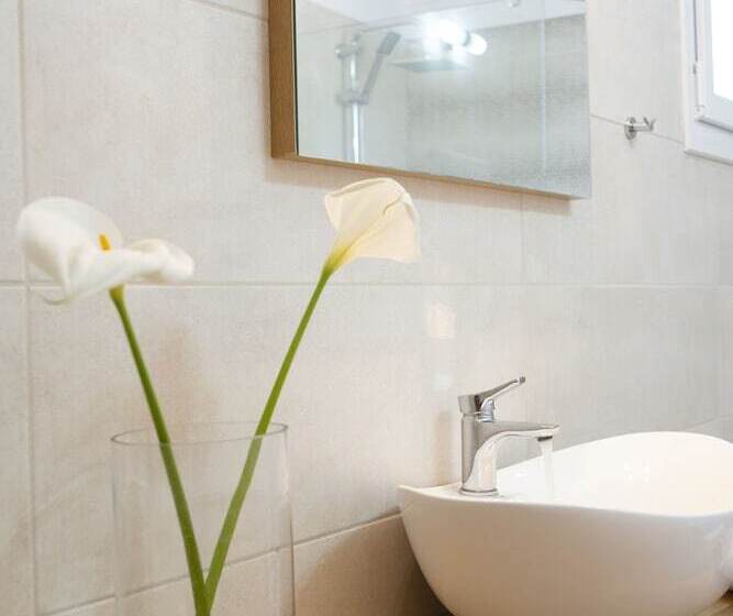 דירת חדר נוף לים, Captain Nick Apart