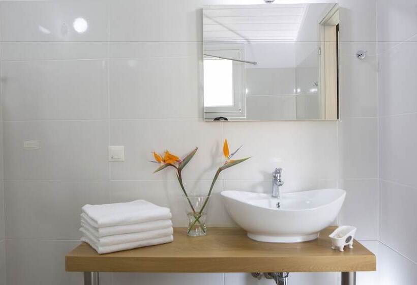 דירת חדר נוף לים, Captain Nick Apart