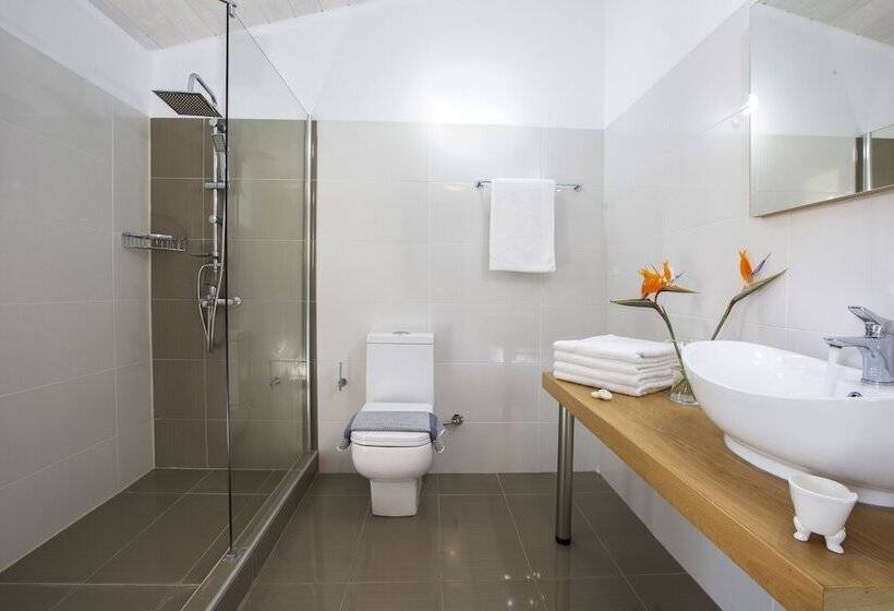 דירת חדר נוף לים, Captain Nick Apart