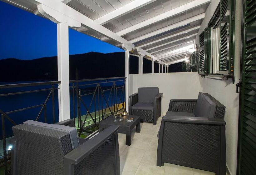 דירת חדר נוף לים, Captain Nick Apart