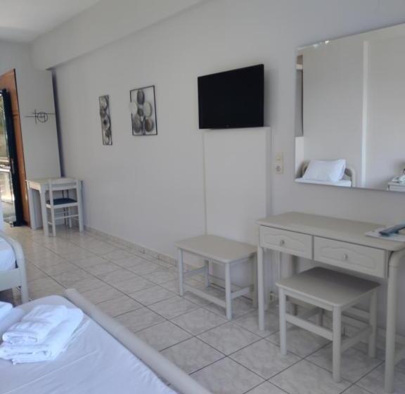 סטודיו סטנדרטי נוף לים, Captain Nick Apart