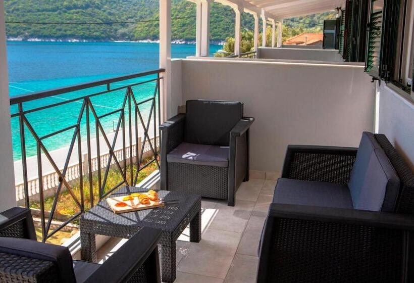 דירת חדר נוף לים, Captain Nick Apart