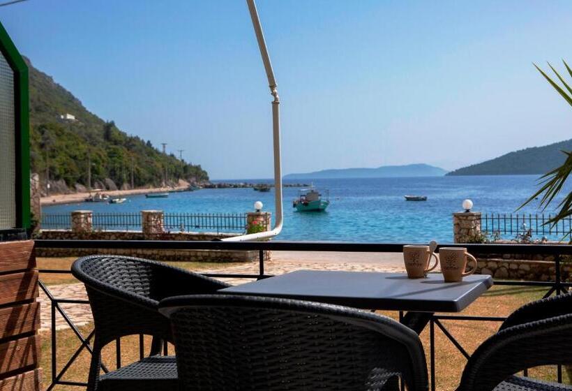 סטודיו סטנדרטי נוף לים, Captain Nick Apart