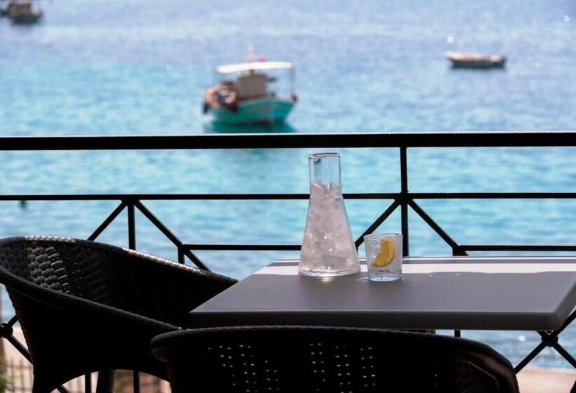 סטודיו סטנדרטי נוף לים, Captain Nick Apart