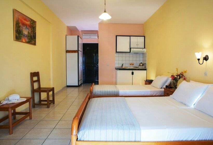 סטודיו סטנדרטי נוף לים, Captain Nick Apart