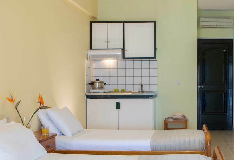 סטודיו סטנדרטי נוף לים, Captain Nick Apart