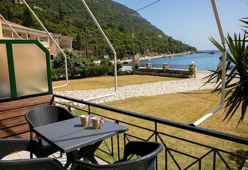 סטודיו סטנדרטי נוף לים, Captain Nick Apart