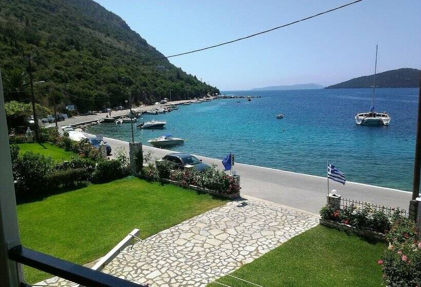 סטודיו סטנדרטי נוף לים, Captain Nick Apart