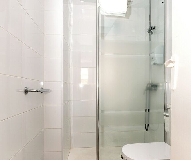 اتاق استاندارد سه نفره, Hostal El Mercat