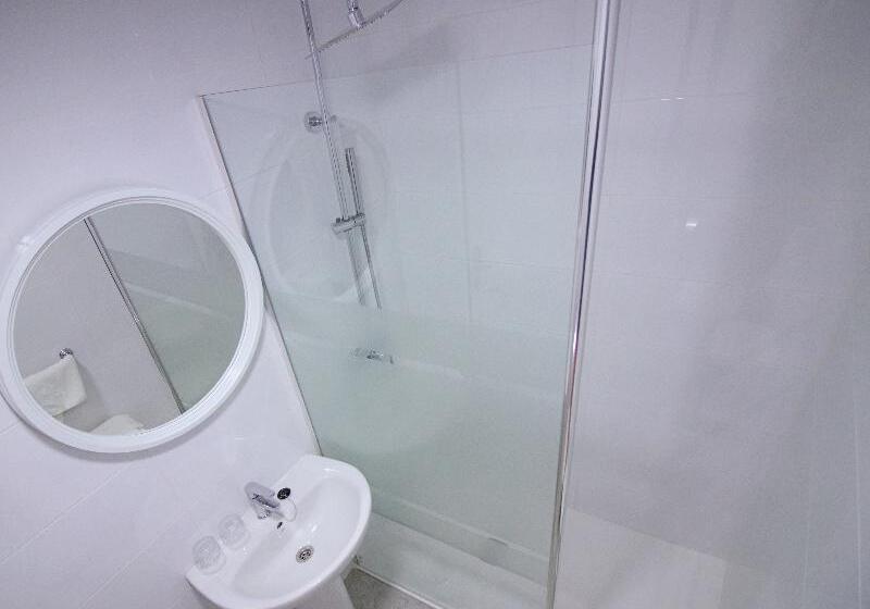 اتاق استاندارد سه نفره, Hostal El Mercat
