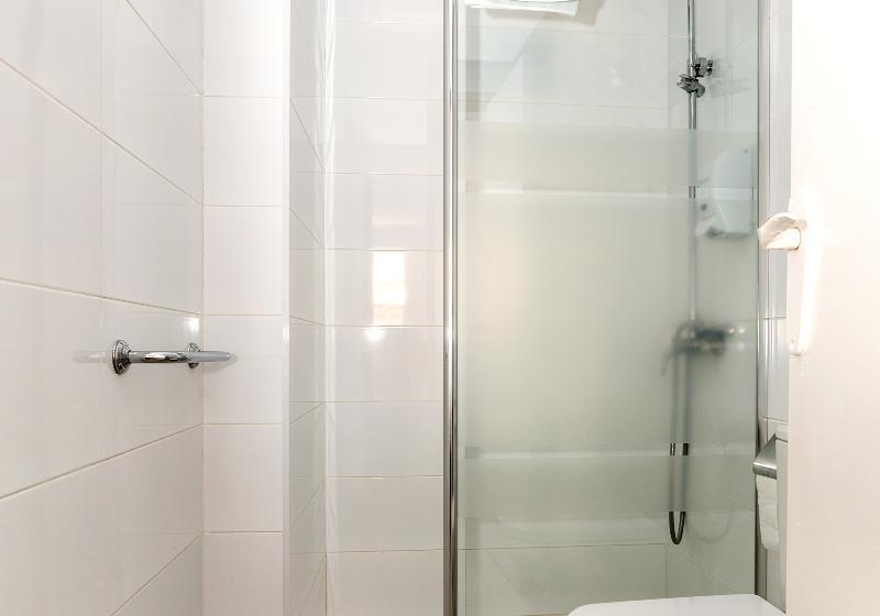 اتاق استاندارد سه نفره, Hostal El Mercat