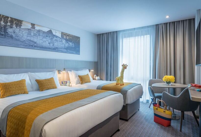 带大床的豪华间, Maldron Hotel Kevin Street, Dublin City