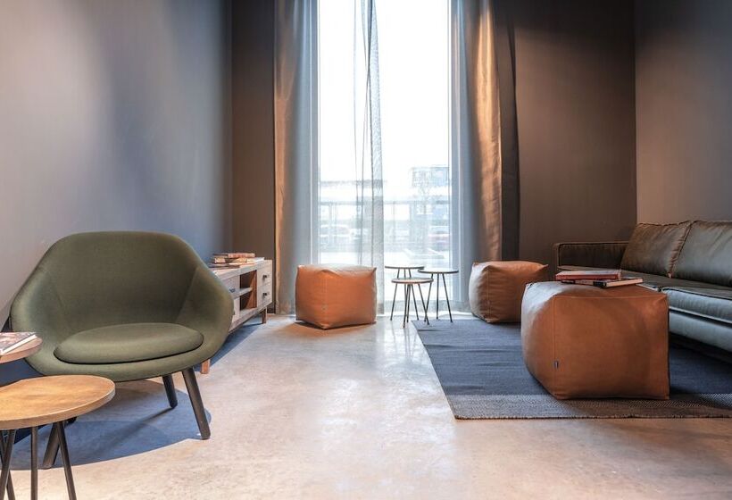 家庭间, Moxy Milan Linate Airport