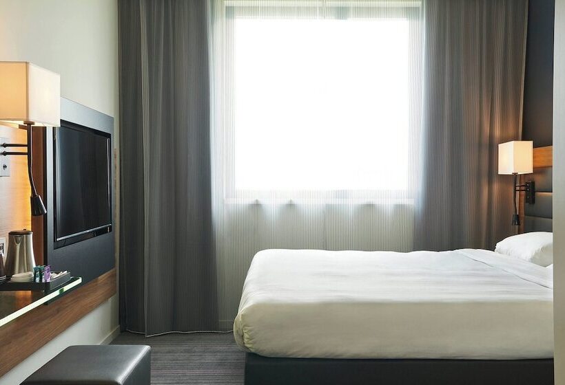 家庭间, Moxy Milan Linate Airport