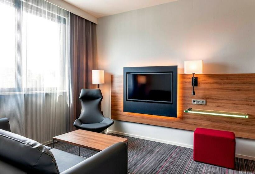 家庭间, Moxy Milan Linate Airport