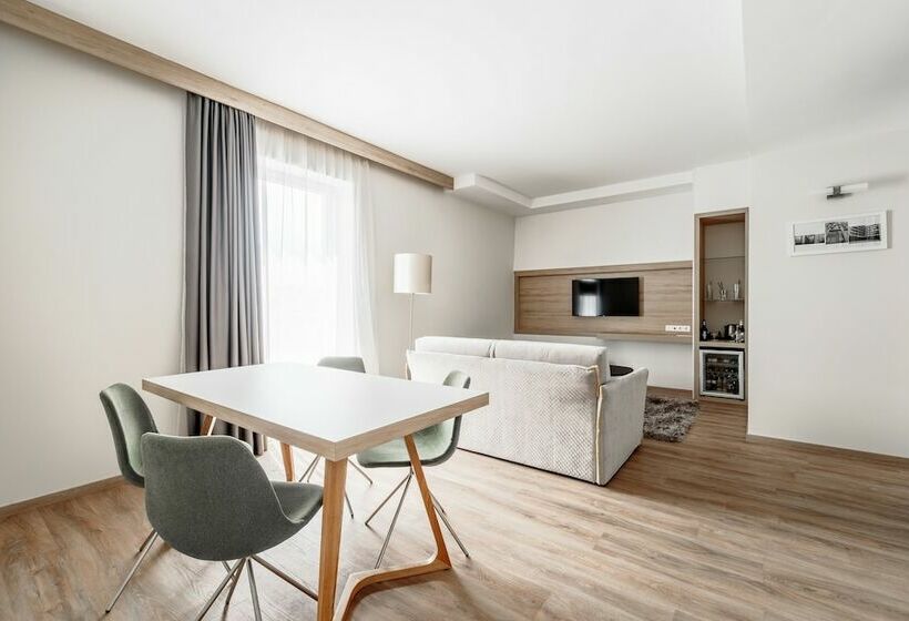 Suite, Akeah Verdi Budapest