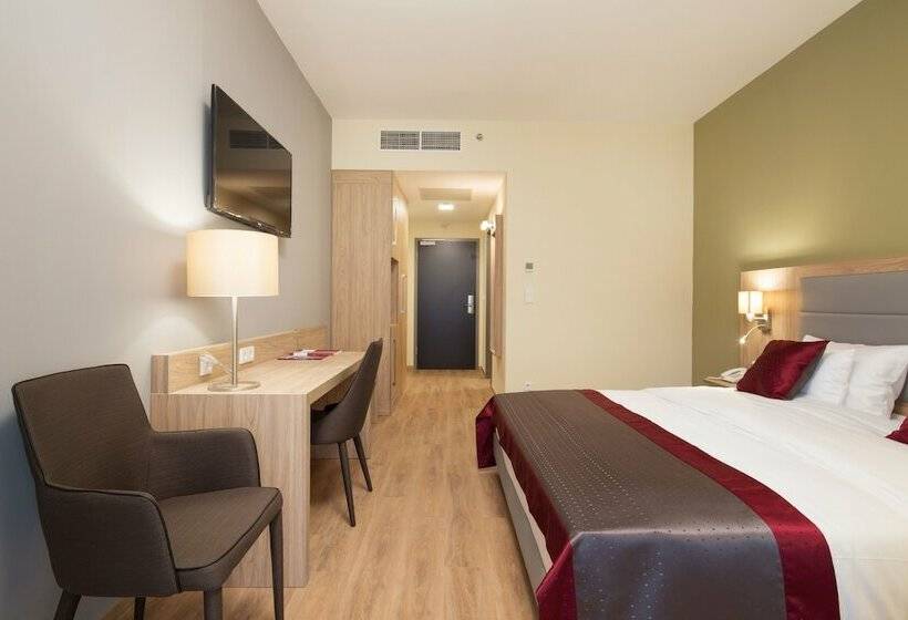 디럭스 룸 킹사이즈 침대, Akeah Verdi Budapest