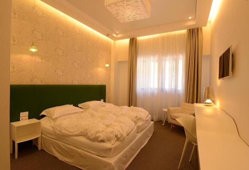 اتاق سوپریور با چشم‌انداز کوهستان, Miramar Hotel Resort And Spa