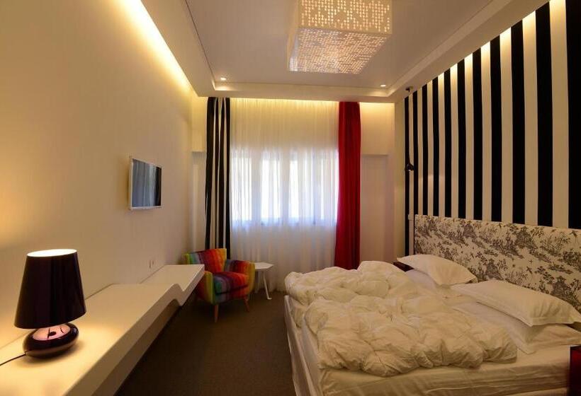 اتاق سوپریور با چشم‌انداز کوهستان, Miramar Hotel Resort And Spa