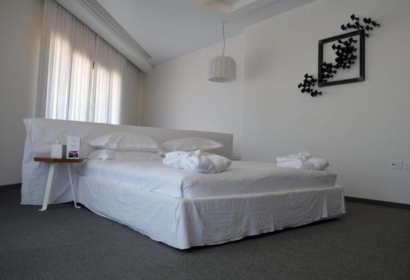 سوییت جونیور با چشم‌انداز دریا, Miramar Hotel Resort And Spa