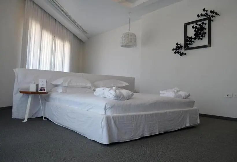 سوییت جونیور با چشم‌انداز دریا, Miramar Hotel Resort And Spa