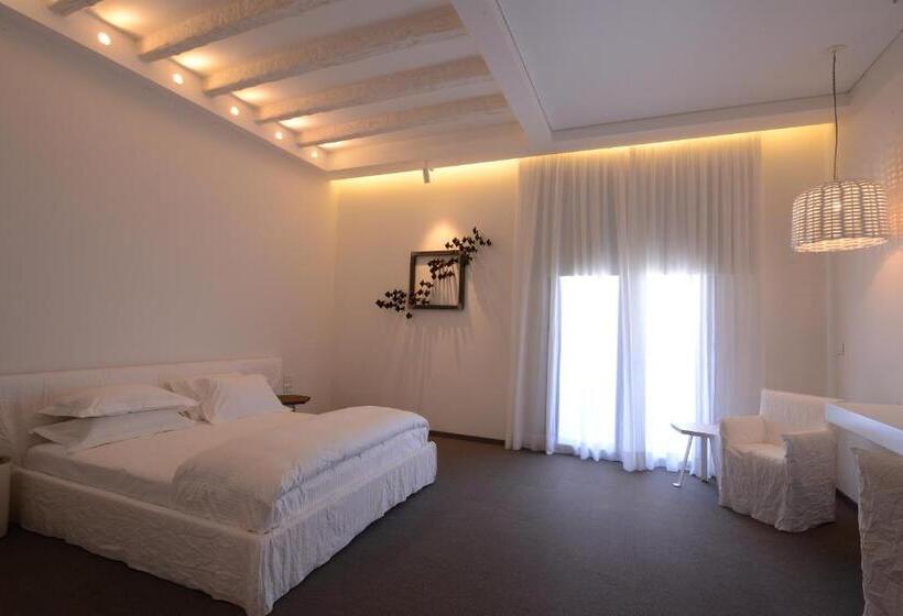 سوییت جونیور با چشم‌انداز دریا, Miramar Hotel Resort And Spa