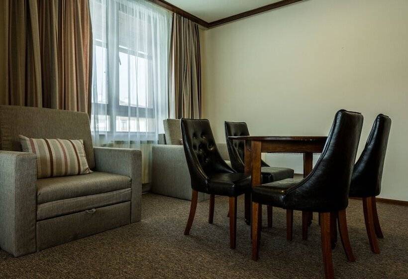 جناح جونيور, Platinum Hotel And Casino Bansko